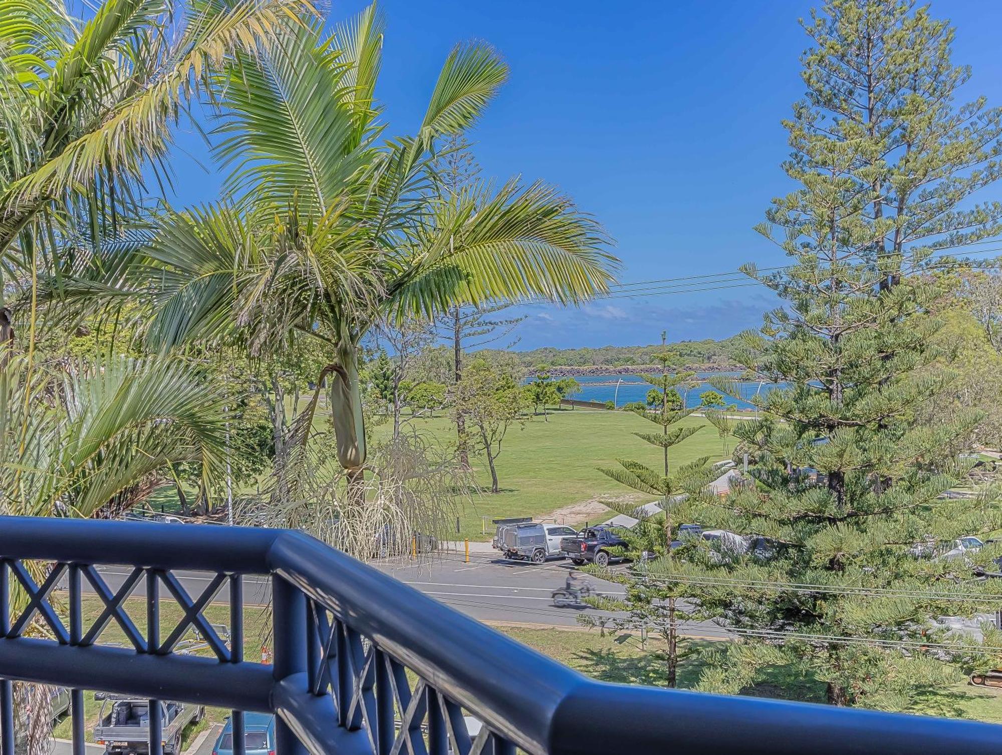 Bella Mare Coolangatta Beachside Apartments Гоулд Коуст Екстериор снимка