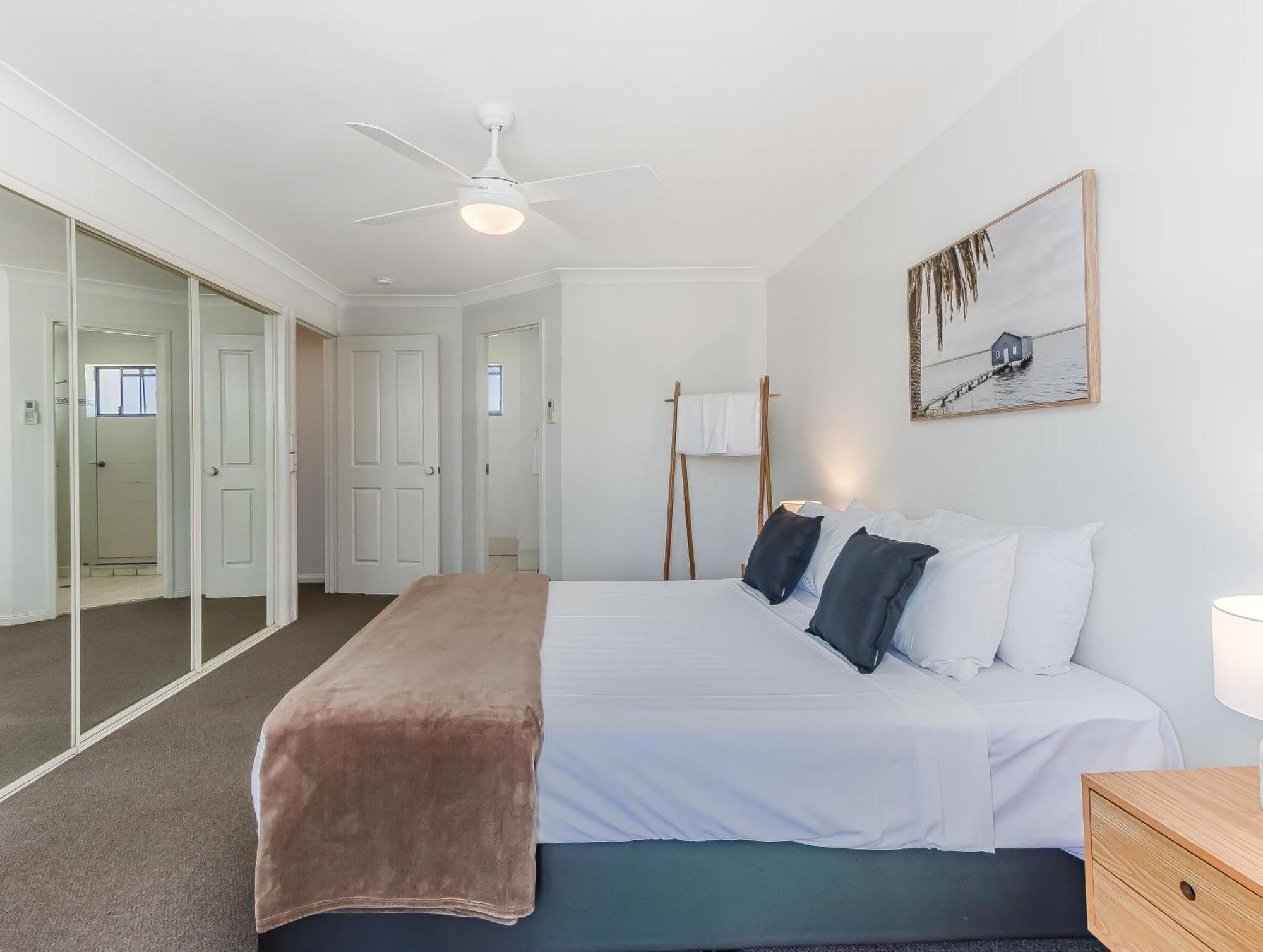 Bella Mare Coolangatta Beachside Apartments Гоулд Коуст Екстериор снимка