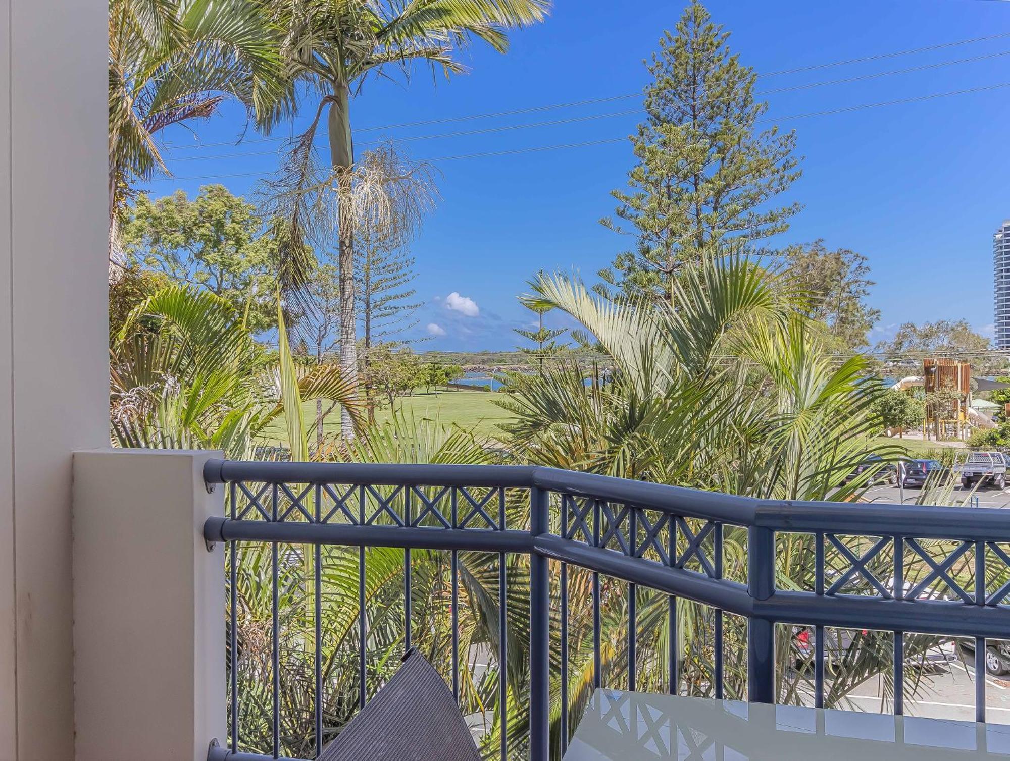 Bella Mare Coolangatta Beachside Apartments Гоулд Коуст Екстериор снимка