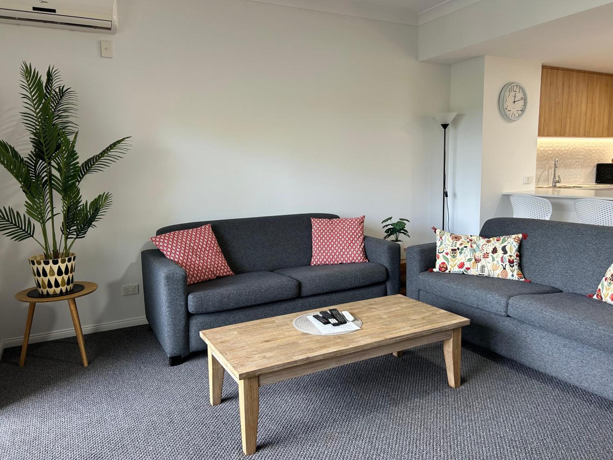 Bella Mare Coolangatta Beachside Apartments Гоулд Коуст Екстериор снимка